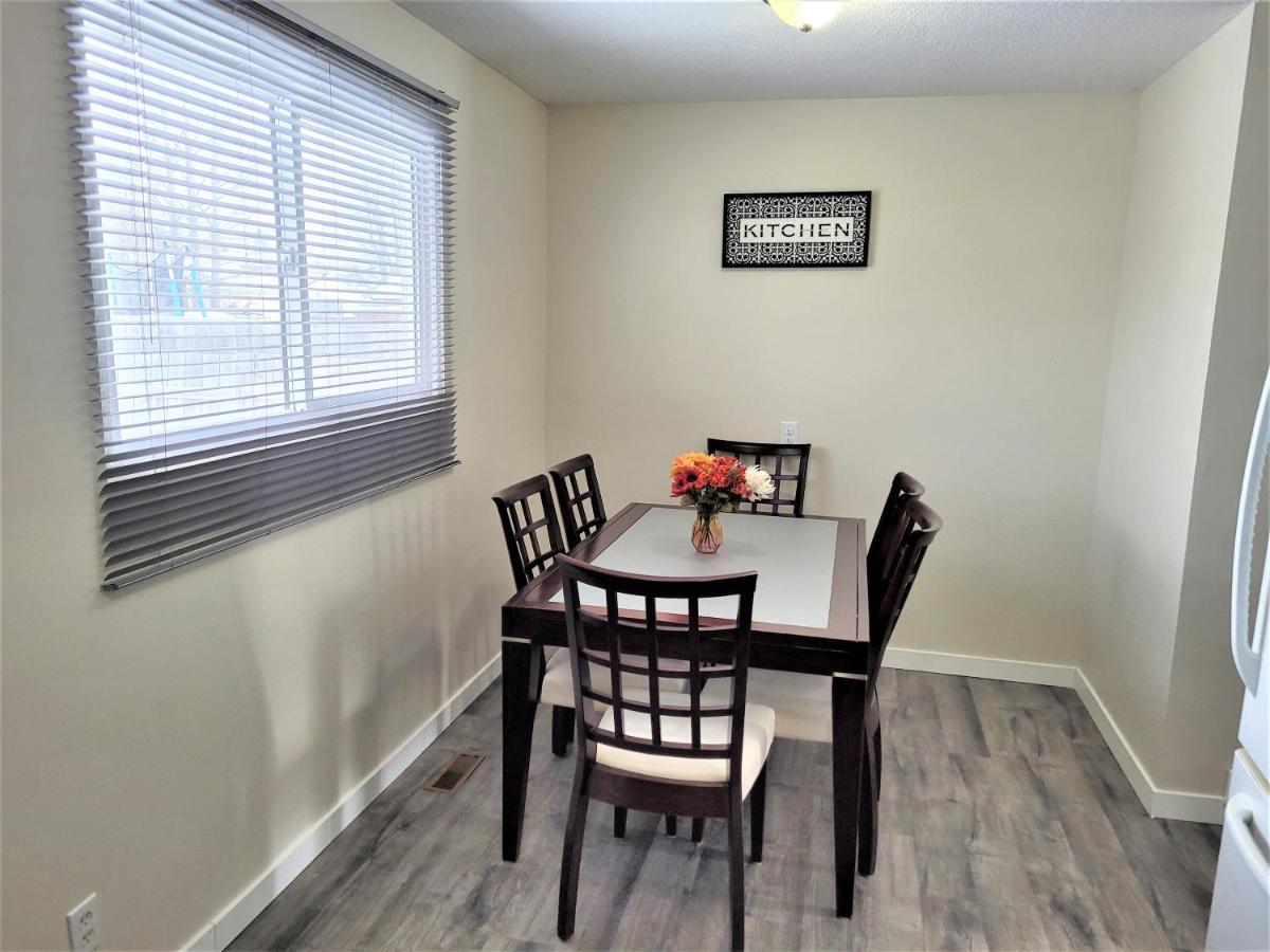 Cozy 4 Bedroom Townhouse - Peaceful Feel Of Home Winnipeg Ngoại thất bức ảnh