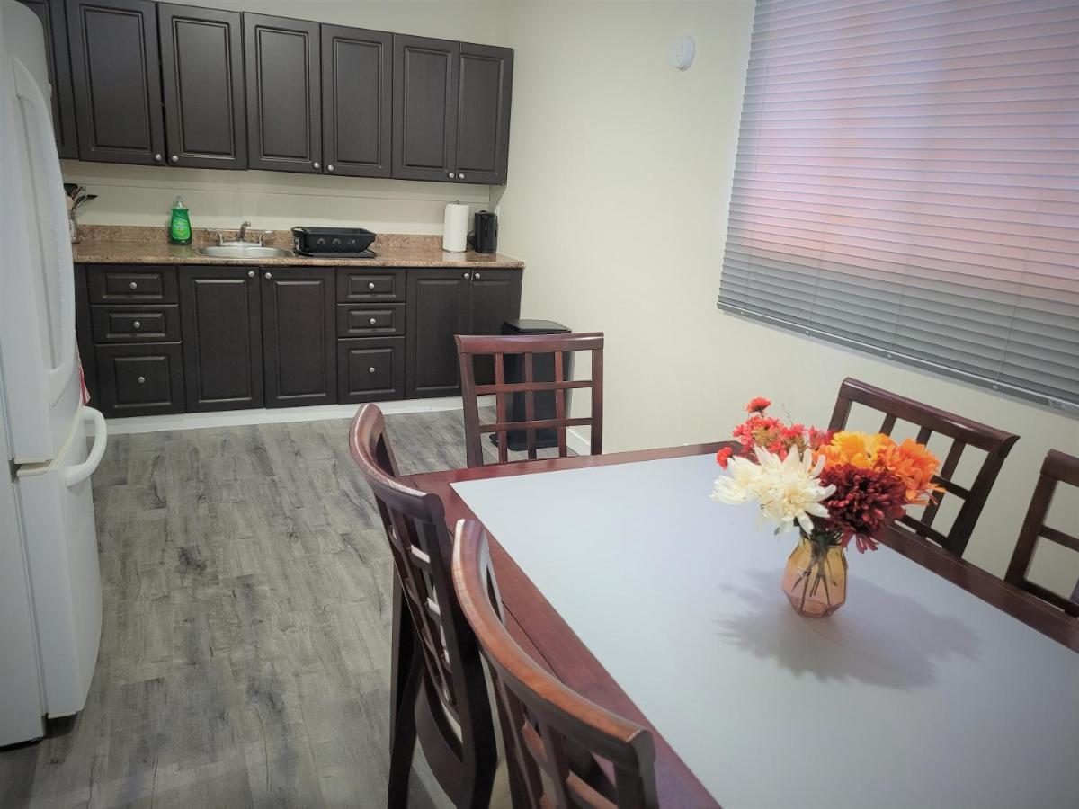 Cozy 4 Bedroom Townhouse - Peaceful Feel Of Home Winnipeg Ngoại thất bức ảnh